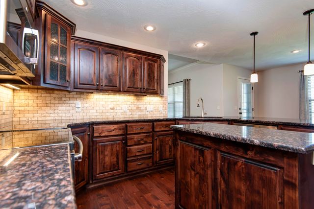 5747 S Winsor Drive, Battlefield, MO 65619