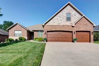 5747 S Winsor Drive, Battlefield, MO 65619