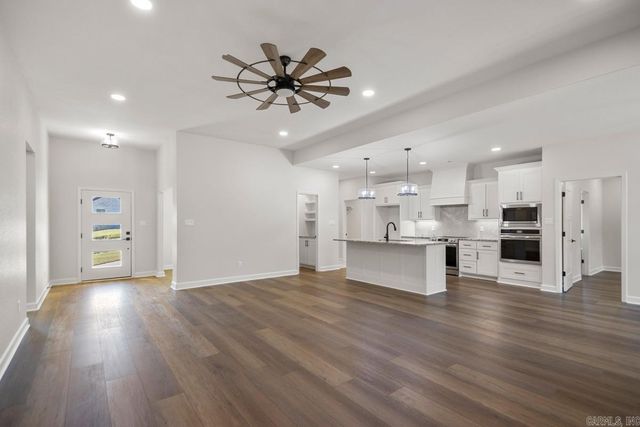 1000 Duke Drive, Bauxite, AR 72011