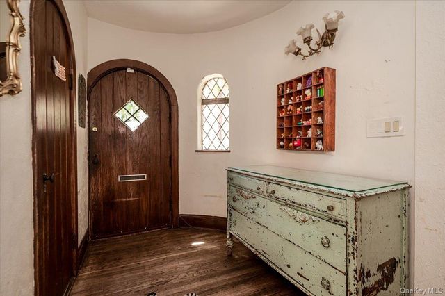 9 South Drive, Great Neck, NY 11021