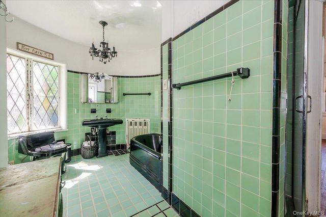 9 South Drive, Great Neck, NY 11021