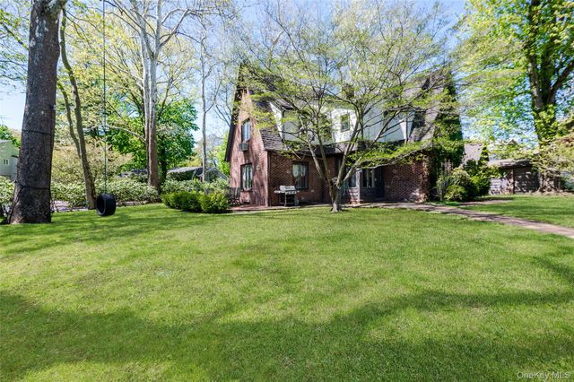 9 South Drive, Great Neck, NY 11021