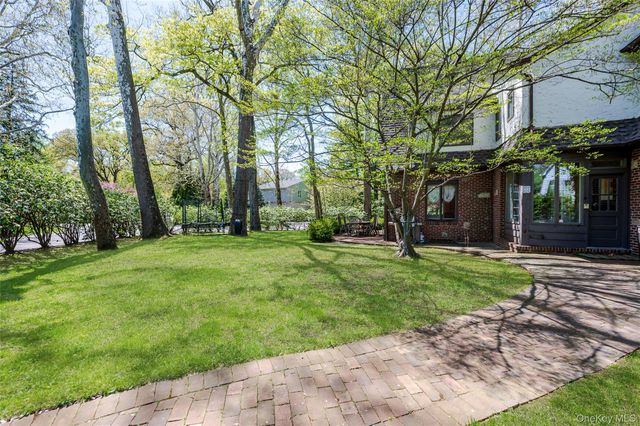 9 South Drive, Great Neck, NY 11021