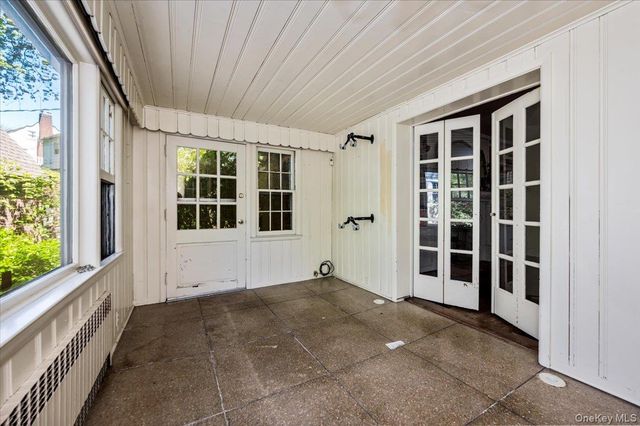 9 South Drive, Great Neck, NY 11021