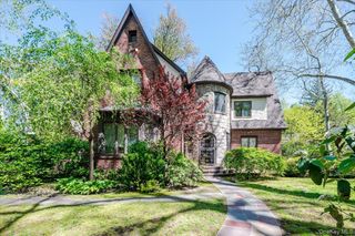 9 South Drive, Great Neck, NY 11021