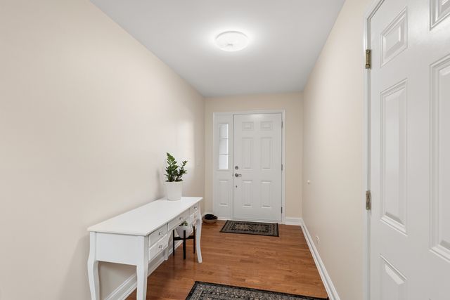 1213 W Lake Drive, Cary, IL 60013