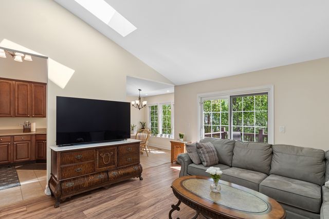 1213 W Lake Drive, Cary, IL 60013