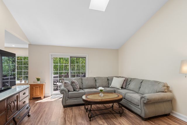 1213 W Lake Drive, Cary, IL 60013