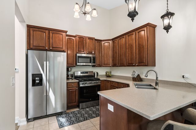 1213 W Lake Drive, Cary, IL 60013