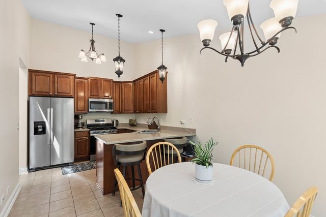 1213 W Lake Drive, Cary, IL 60013