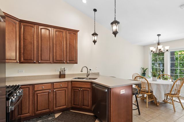 1213 W Lake Drive, Cary, IL 60013