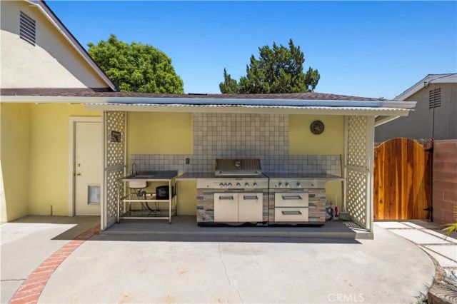 10011 Genesta Avenue, Northridge, CA 91325