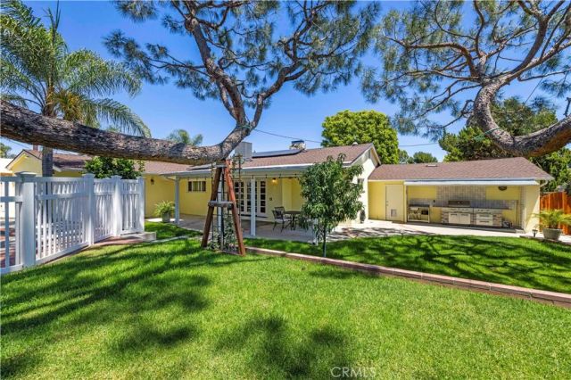 10011 Genesta Avenue, Northridge, CA 91325