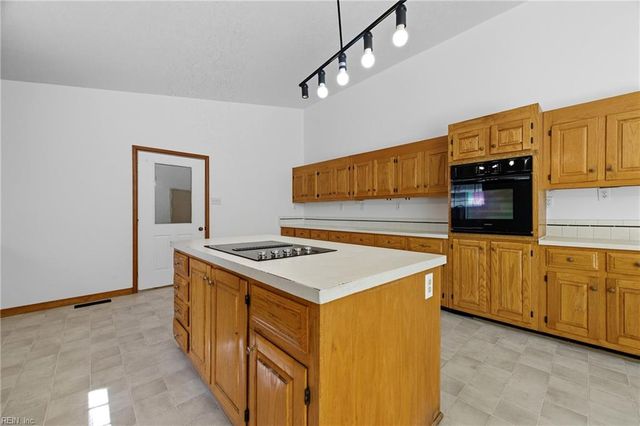 6252 Summerville DR, Gloucester, VA 23061