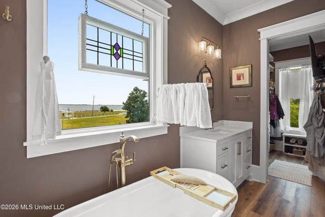 10 Chapel Hill Road, Bay Saint Louis, MS 39520
