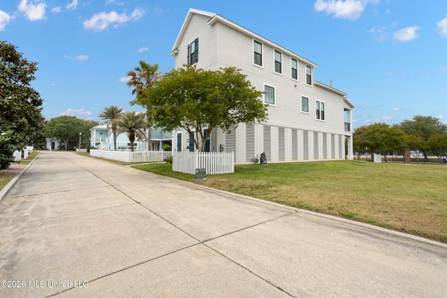 10 Chapel Hill Road, Bay Saint Louis, MS 39520