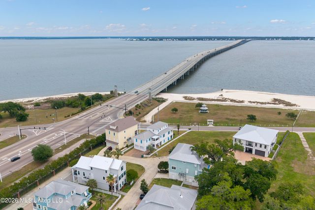 10 Chapel Hill Road, Bay Saint Louis, MS 39520