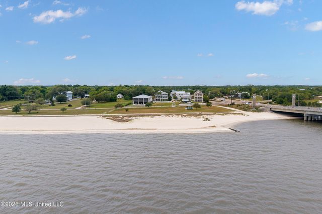 10 Chapel Hill Road, Bay Saint Louis, MS 39520