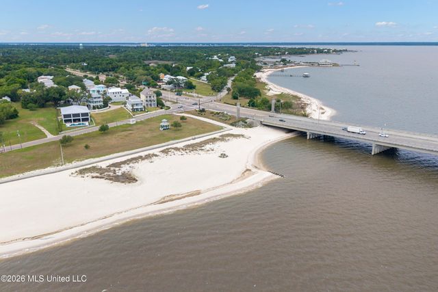 10 Chapel Hill Road, Bay Saint Louis, MS 39520