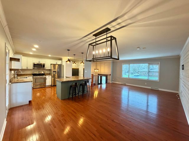 3063 Parkwood Place, Crown Point, IN 46307