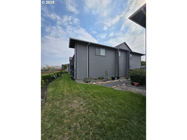 260 LONE PINE Ln 2, The Dalles, OR 97058
