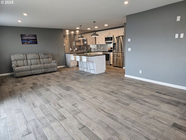 260 LONE PINE Ln 2, The Dalles, OR 97058