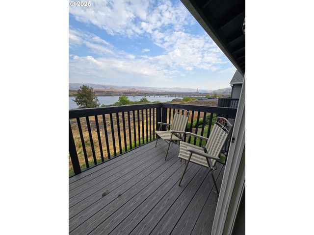 260 LONE PINE Ln 2, The Dalles, OR 97058