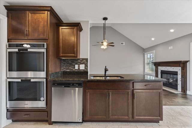 161 Roanoke Station Cir, Clarksville, TN 37043