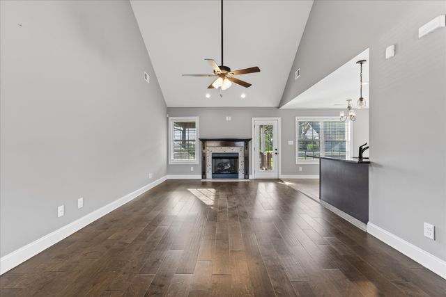 161 Roanoke Station Cir, Clarksville, TN 37043