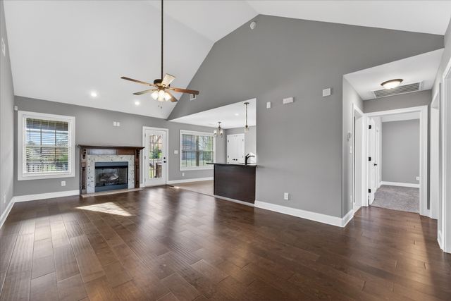 161 Roanoke Station Cir, Clarksville, TN 37043