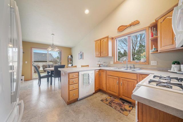 103 GREEN WAY DRIVE, Combined Locks, WI 54113