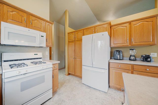 103 GREEN WAY DRIVE, Combined Locks, WI 54113