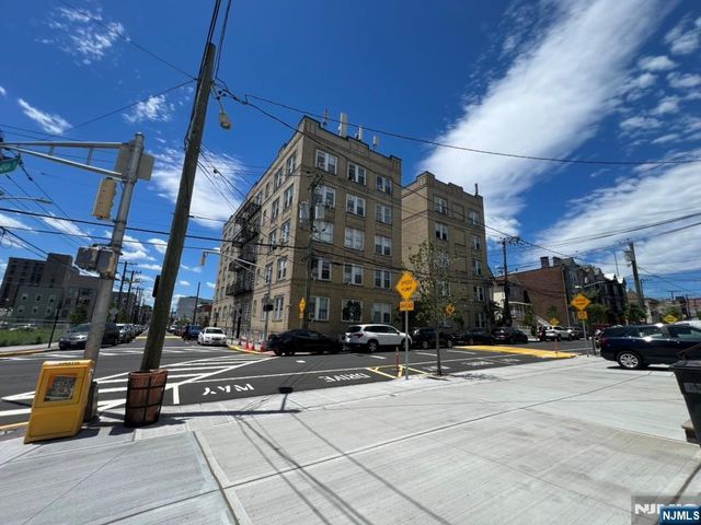 201 45th Street 504, Union City, NJ 07087