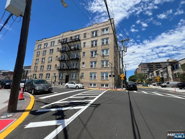 201 45th Street 504, Union City, NJ 07087