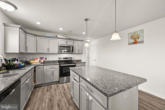 69 LESTER AVE, York, PA 17408