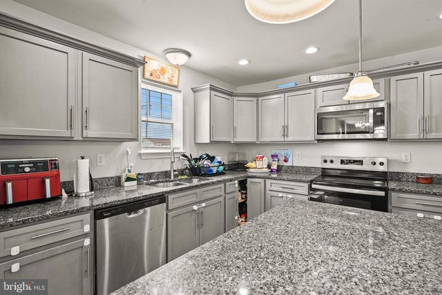 69 LESTER AVE, York, PA 17408