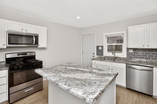 1340 E 17th Court, Des Moines, IA 50316