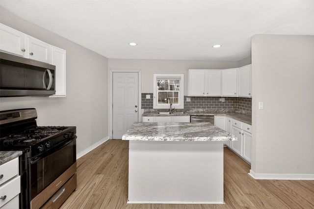 1340 E 17th Court, Des Moines, IA 50316