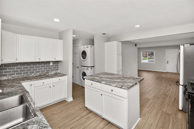 1340 E 17th Court, Des Moines, IA 50316