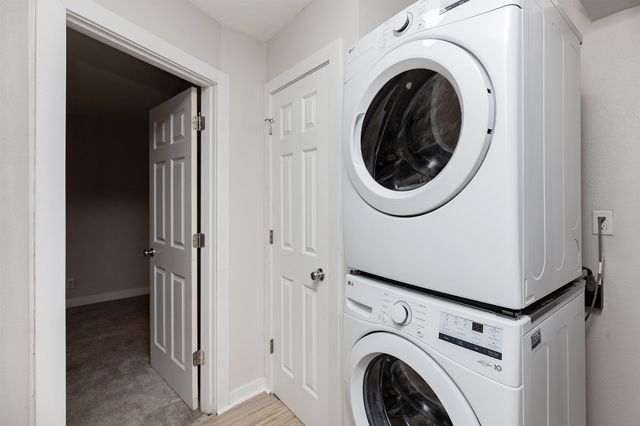 1340 E 17th Court, Des Moines, IA 50316