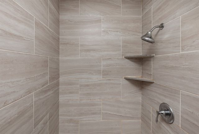 1340 E 17th Court, Des Moines, IA 50316