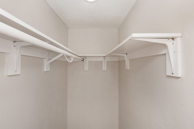 1340 E 17th Court, Des Moines, IA 50316