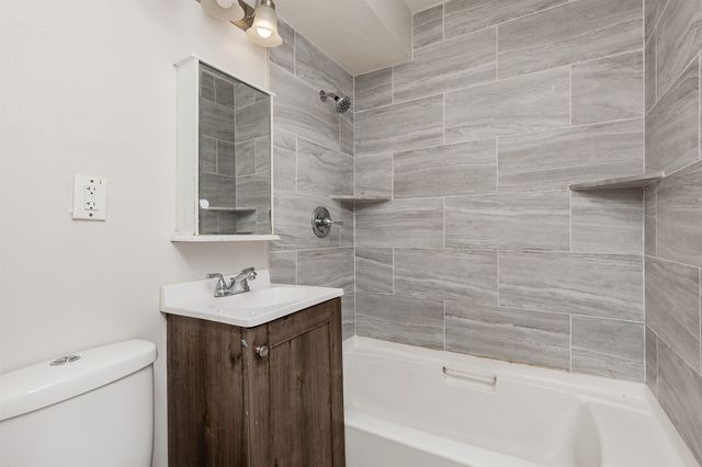 1340 E 17th Court, Des Moines, IA 50316