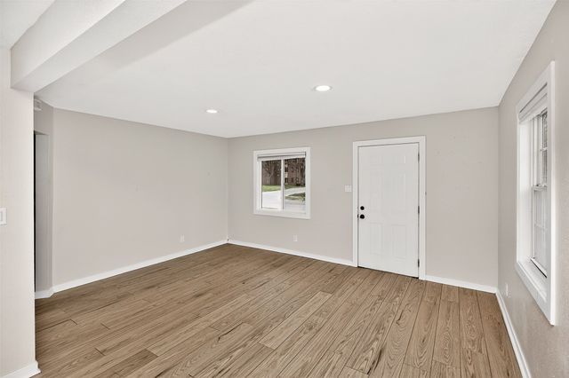 1340 E 17th Court, Des Moines, IA 50316