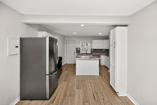 1340 E 17th Court, Des Moines, IA 50316