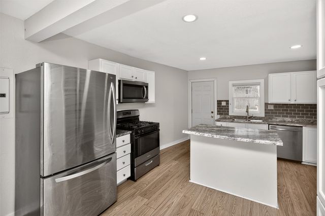 1340 E 17th Court, Des Moines, IA 50316