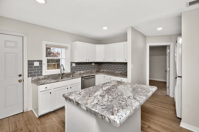 1340 E 17th Court, Des Moines, IA 50316