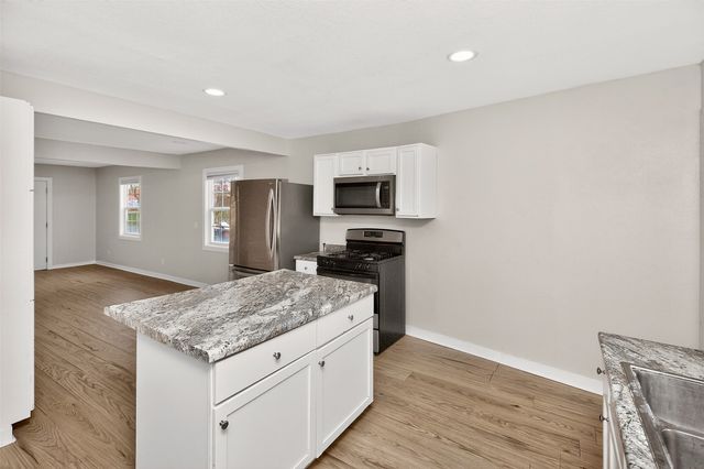 1340 E 17th Court, Des Moines, IA 50316