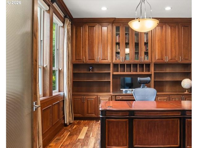 5716 Sw HAMILTON St, Portland, OR 97221