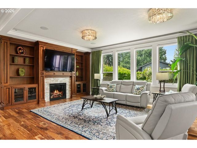 5716 Sw HAMILTON St, Portland, OR 97221